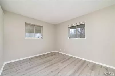 10769 Spring Garden Drive, Saint Louis, MO 63137 - Photo 9