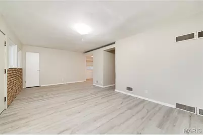 10769 Spring Garden Drive, Saint Louis, MO 63137 - Photo 3