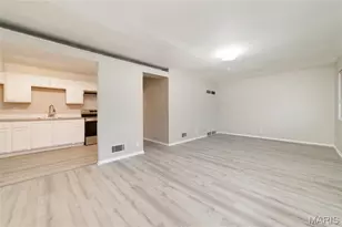 10769 Spring Garden Dr, Saint Louis, MO 63137 - Photo 5