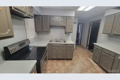 343 Midridge Drive, Saint Louis, MO 63137 - Photo 7