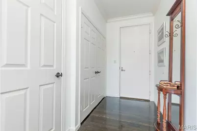 155 N Hanley Road #302, University City, MO 63105 - Photo 5