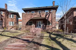 7721 Country Club Ct, Clayton, MO 63105 - Photo 1