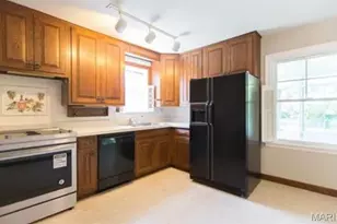 8820 Bridgeport Ave, Brentwood, MO 63144 - Photo 5