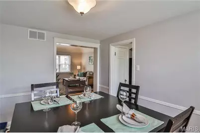 925 S Hanley Road #E, Saint Louis, MO 63105 - Photo 7
