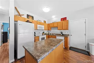 978 San Luis Dr, Fenton, MO 63026 - Photo 3