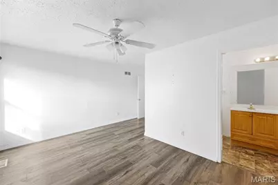 548 Rancho Lane, Saint Louis, MO 63031 - Photo 17