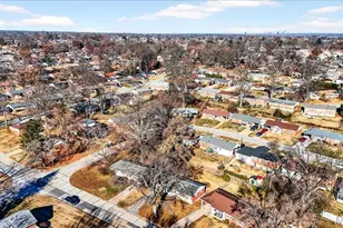 4469 Mohegan Dr, Saint Louis, MO 63123 - Photo 29