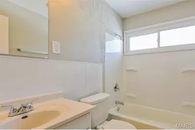 8412 Chalons Court, Saint Louis, MO 63134 - Photo 9
