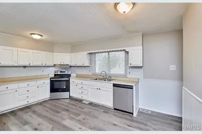 2551 Hedgerow Drive, Florissant, MO 63031 - Photo 11