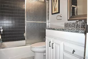 4366 Chateau De Ville Dr, Saint Louis, MO 63129 - Photo 17