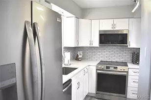 4366 Chateau De Ville Dr, Saint Louis, MO 63129 - Photo 11