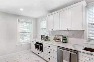 900 Alanson Dr, University City, MO 63132 - Photo 11