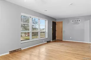 8784 Darnell Pl, Jennings, MO 63136 - Photo 5