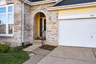 922 Ridgepointe Pl Cir, Lake Saint Louis, MO 63367 - Photo 3