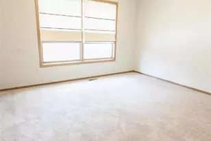 12121 Glenpark Dr, Maryland Heights, MO 63043 - Photo 7