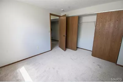 12121 Glenpark Drive, Maryland Heights, MO 63043 - Photo 17