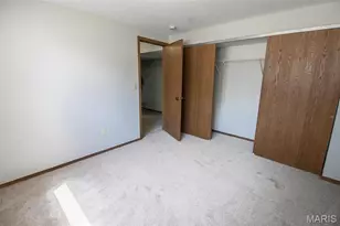 12121 Glenpark Dr, Maryland Heights, MO 63043 - Photo 17