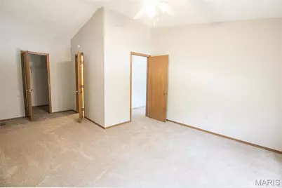 12121 Glenpark Drive, Maryland Heights, MO 63043 - Photo 9