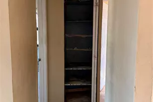 9422 Westchester Dr, Saint Louis, MO 63136 - Photo 11