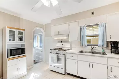 10704 Saint Matthew Lane, Saint Ann, MO 63074 - Photo 11