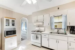 10704 St Matthew Ln, Saint Ann, MO 63074 - Photo 11