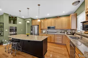 1304 Kiefer Bluffs Dr, Ballwin, MO 63021 - Photo 17