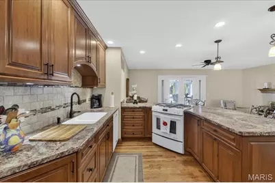 4921 Deepwood Court, Saint Louis, MO 63128 - Photo 7