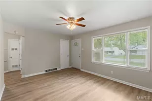 9750 Lorna Ln, Riverview, MO 63136 - Photo 7