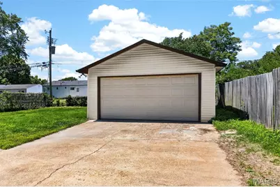 1075 Wycomb Drive, Florissant, MO 63033 - Photo 15