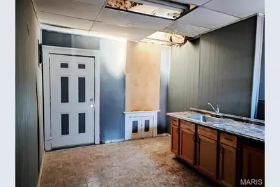 2042 E Adelaide Avenue, Saint Louis, MO 63107 - Photo 5