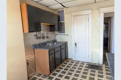 2042 E Adelaide Avenue, Saint Louis, MO 63107 - Photo 13