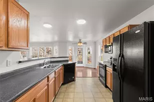 1605 Hurstborough Manor Dr, Hazelwood, MO 63042 - Photo 7