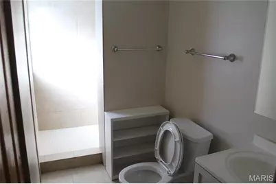 8910 Shawnee Lane, Saint Louis, MO 63114 - Photo 15