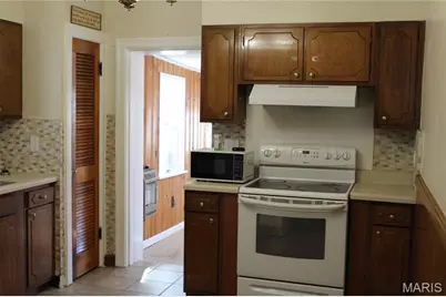 8910 Shawnee Lane, Saint Louis, MO 63114 - Photo 3