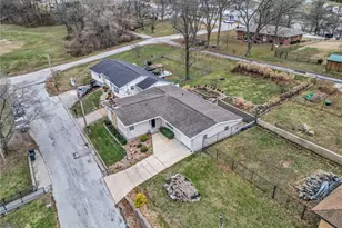 128 E 11th St, Hermann, MO 65041 - Photo 37