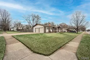 583 Candle Light Ln, Hazelwood, MO 63042 - Photo 3