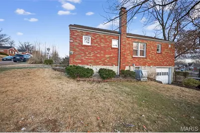 9292 Fayette Avenue, Saint Louis, MO 63123 - Photo 3