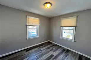 10232 Tappan Dr, Saint Louis, MO 63137 - Photo 11