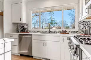 330 Sudbury Ln, Ballwin, MO 63011 - Photo 7