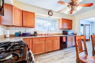 18 Cardigan Dr, Ferguson, MO 63135 - Photo 9