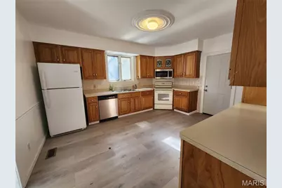 10001 Lark Avenue, Lemay, MO 63125 - Photo 13