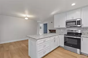 2668 Midland Ridge Dr, Saint Louis, MO 63114 - Photo 25