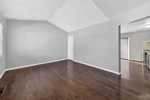 728 Undercliff Dr, Hazelwood, MO 63042 - Photo 3