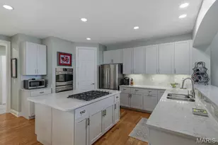 724 Clayton Corners Dr, Ballwin, MO 63011 - Photo 11