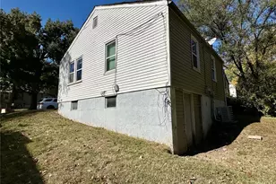 7121 Lamont Dr, Flordell Hills, MO 63136 - Photo 9