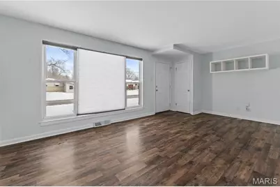 608 Holiday Avenue, Hazelwood, MO 63042 - Photo 3