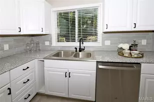 7 Barbre Ct, Saint Louis, MO 63119 - Photo 9