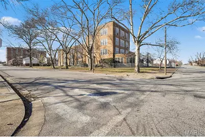 2615 Billups Avenue, Saint Louis, MO 63113 - Photo 9