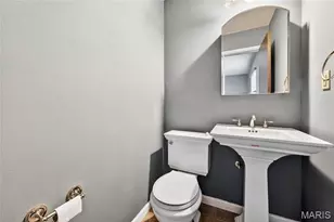 2715 Creekwood Manor Ln, Saint Louis, MO 63125 - Photo 13