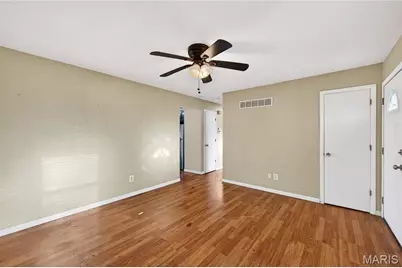 2715 Creekwood Manor Lane, Saint Louis, MO 63125 - Photo 3